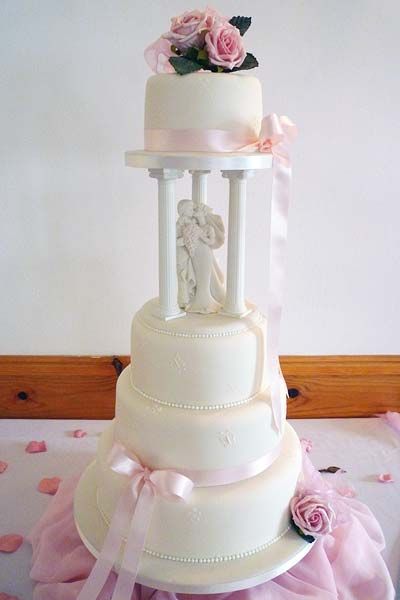 Wedding Cakes with Pillars