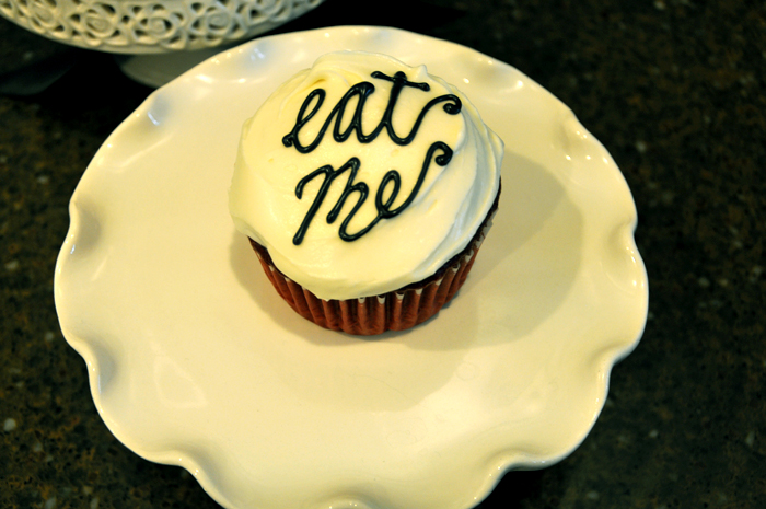 Alice in Wonderland Eat Me Cakes