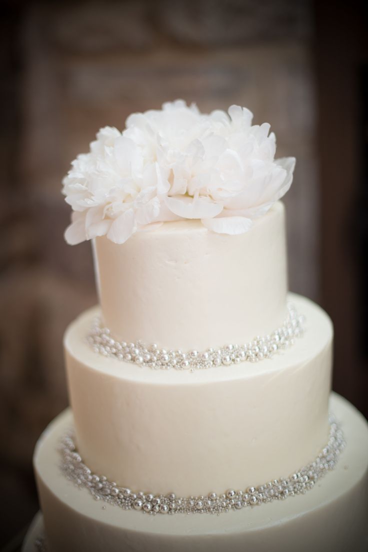 11 Elegant Wedding Cakes For 350 Guests Photo Gold And Ivory