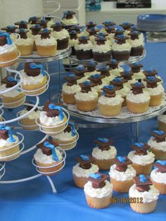 White and Blue Graduation Cupcake Ideas