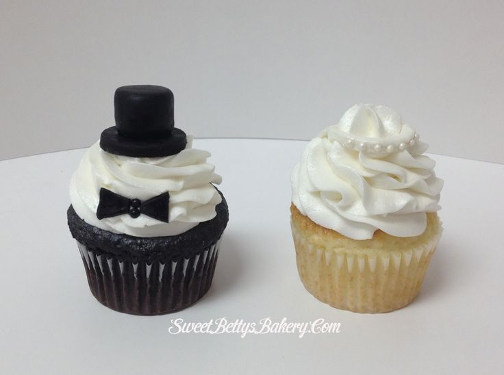 5 Photos of Bride And Groom Cupcakes