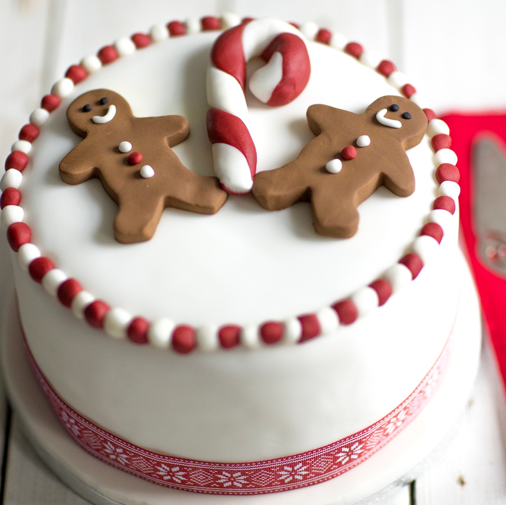 10 Photos of Gingerbread Decorated Christmas Cakes