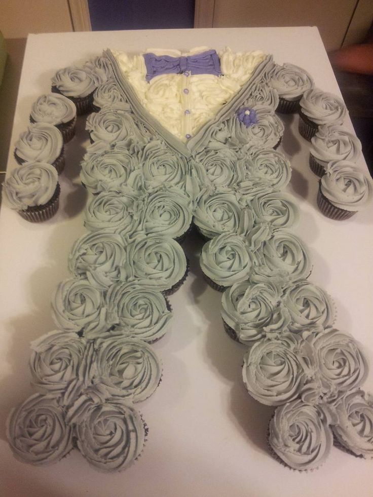 Groom Pull Apart Cupcakes