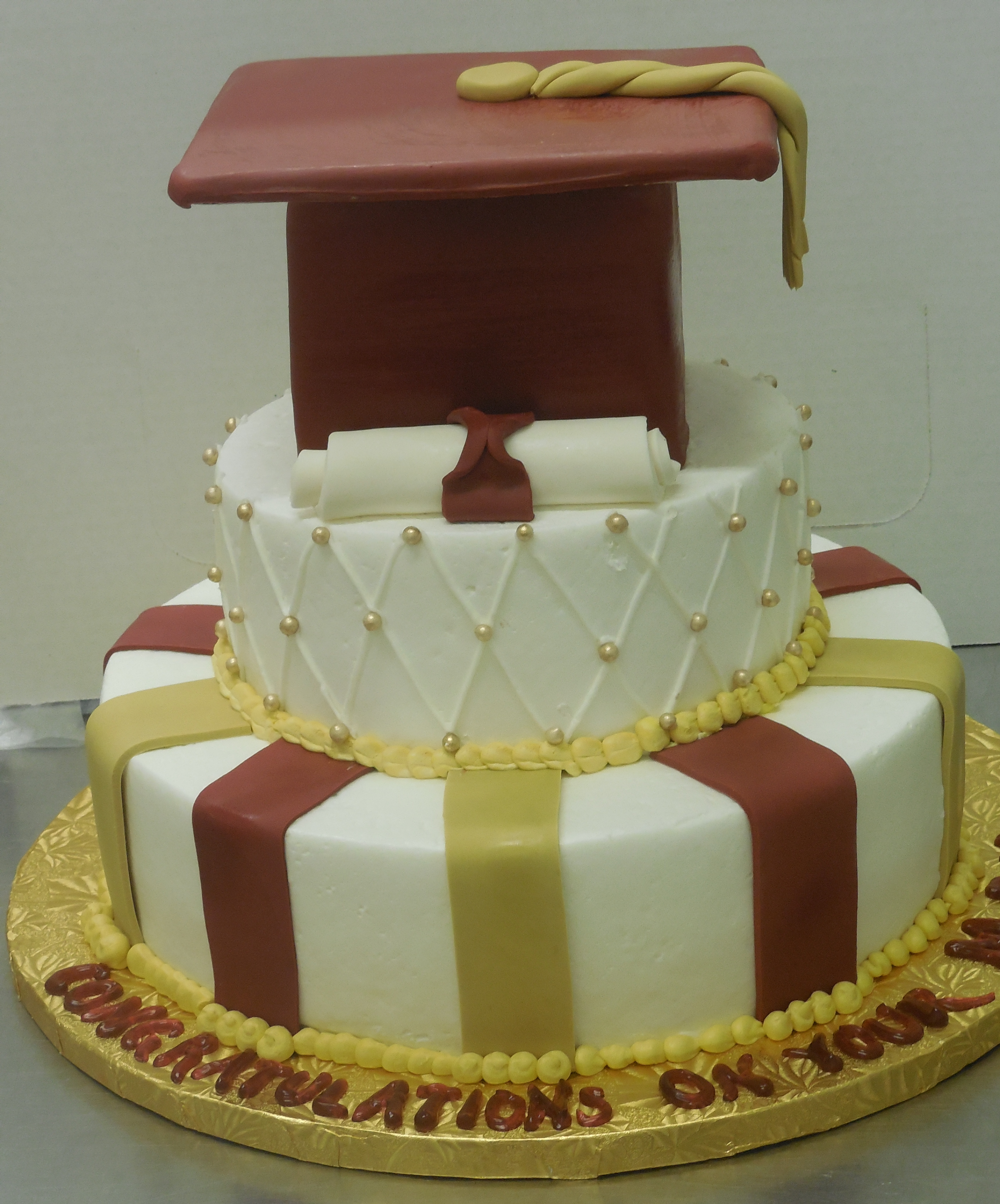 9 Maroon Graduation Cakes Photo Maroon And Gold Graduation Cake