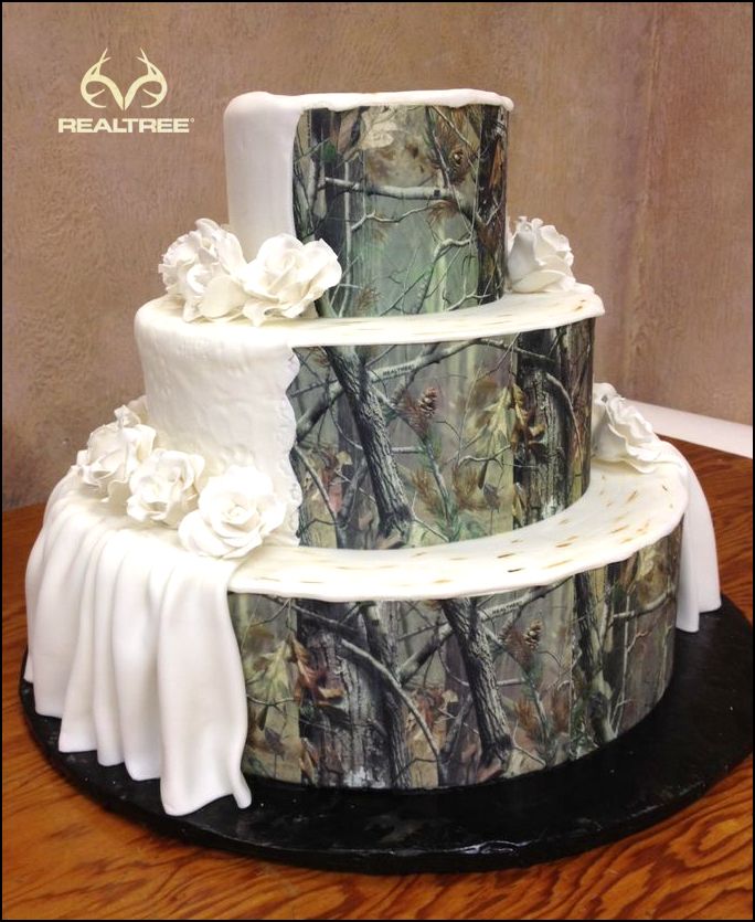 12 Photos of Elegant Camo Groom's Cakes