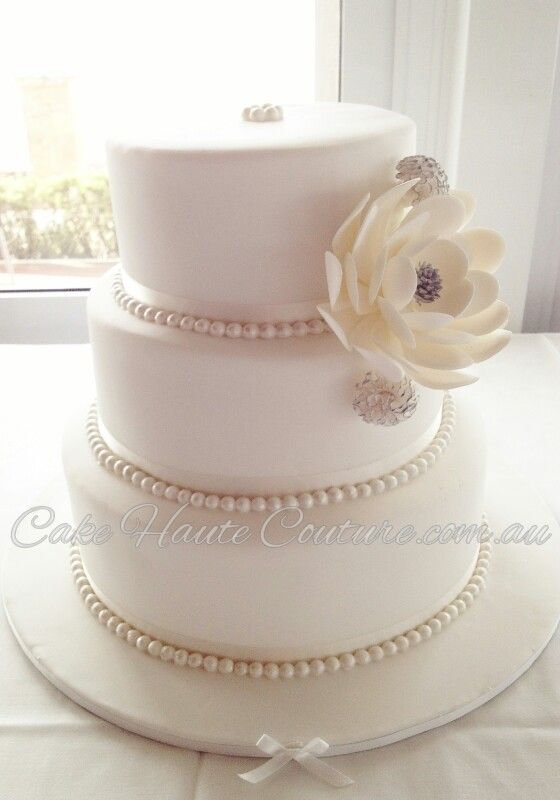 Wedding Cake with Pearl Border