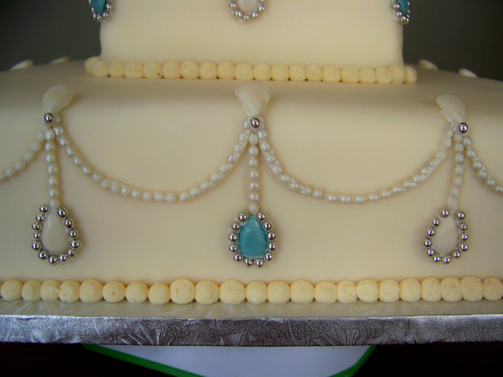 Wedding Cake with Pearl Border