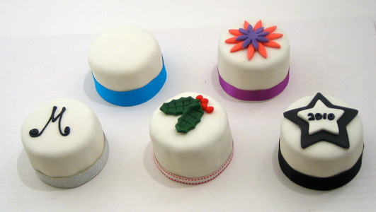 How to Make Mini Cakes