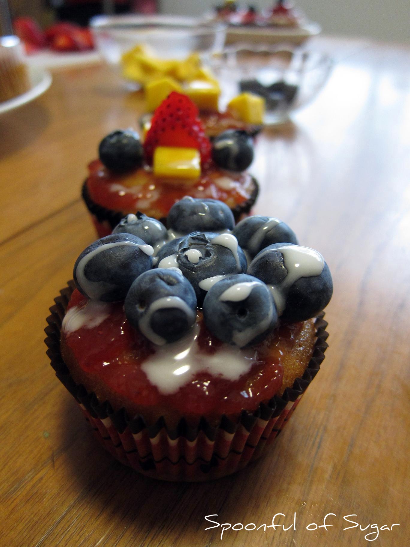 Cupcakes with Fruit Topping