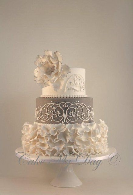 Elegant Wedding Cakes with Crystals