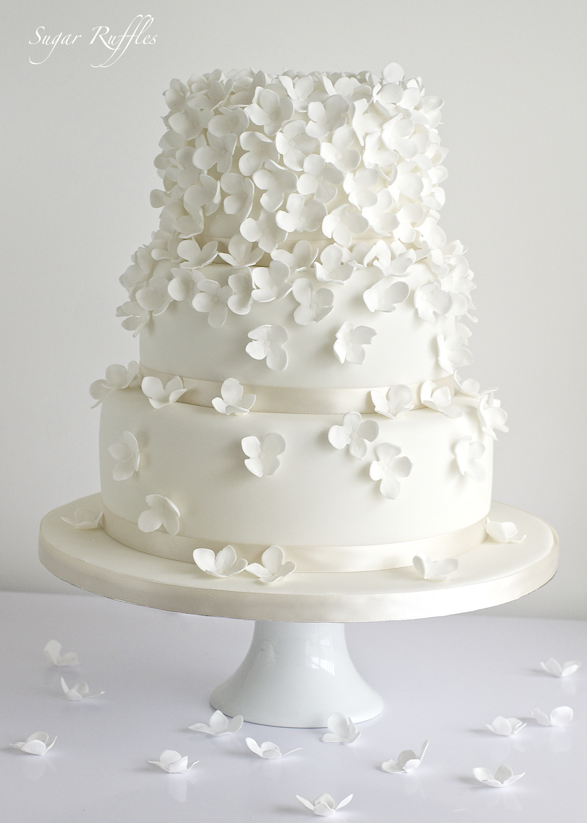 Elegant Wedding Cakes with Flowers