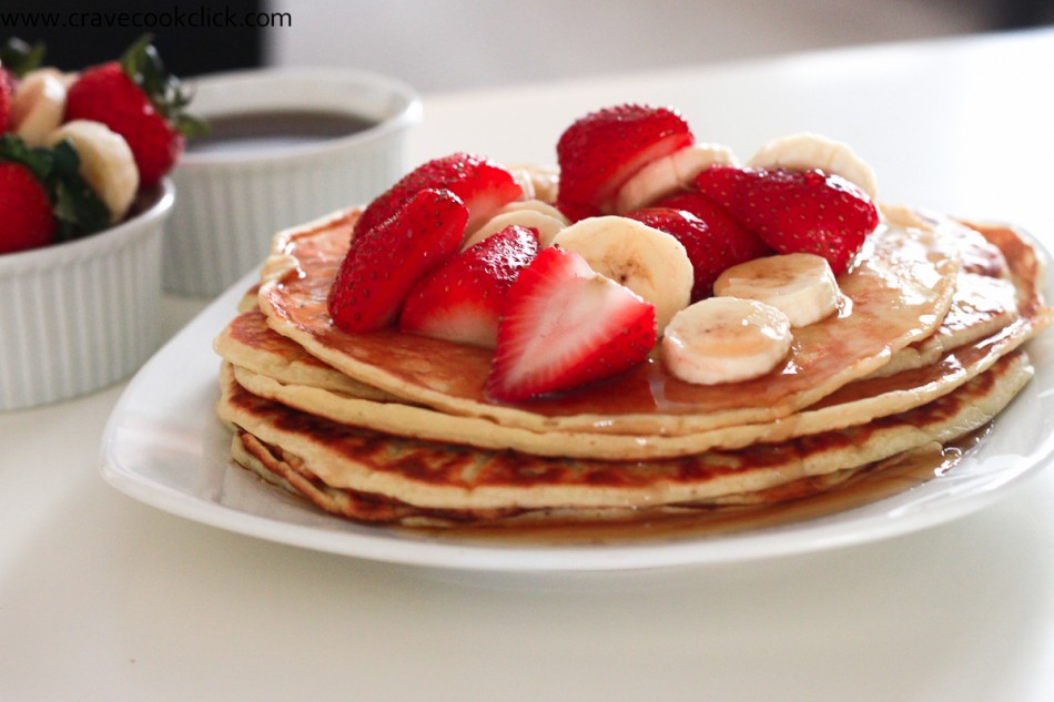 Pancakes with Strawberries and Bananas