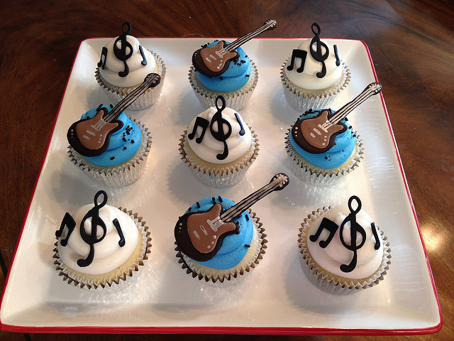 Guitar Cupcake Cake