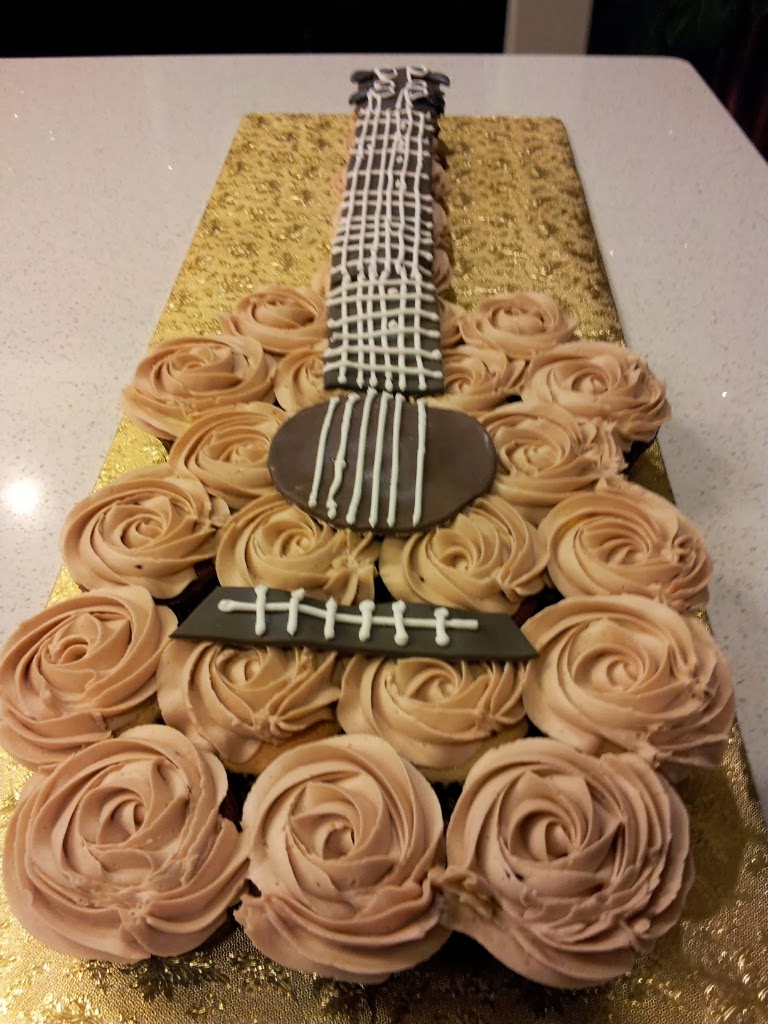 Pull Apart Cupcake Guitar Cake