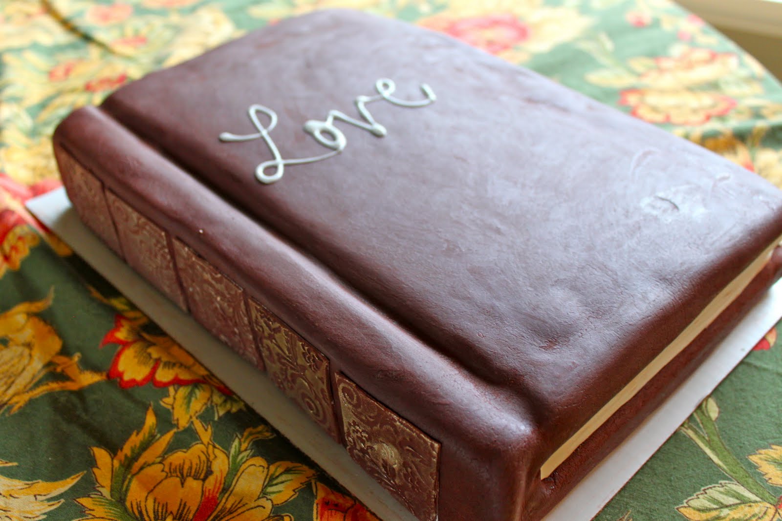 Cakes That Look Like Books