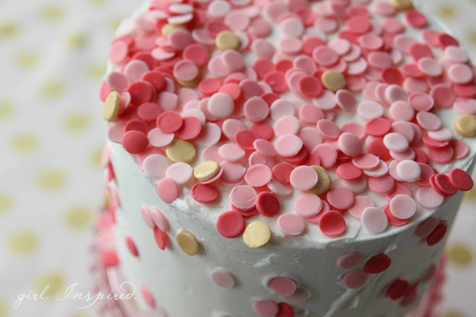 12 Photos of Cakes Decorated With Confetti