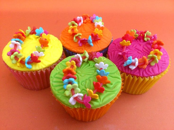 Hawaiian Themed Cupcake Cake