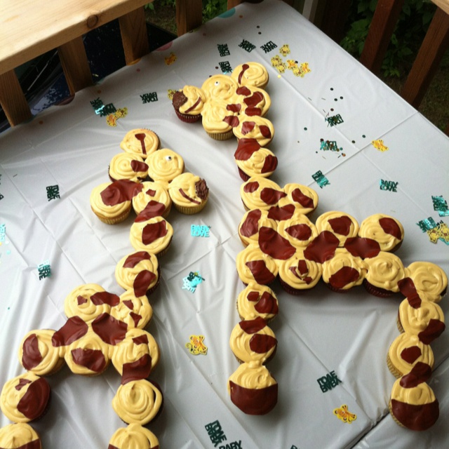 Giraffe Cupcake Cake