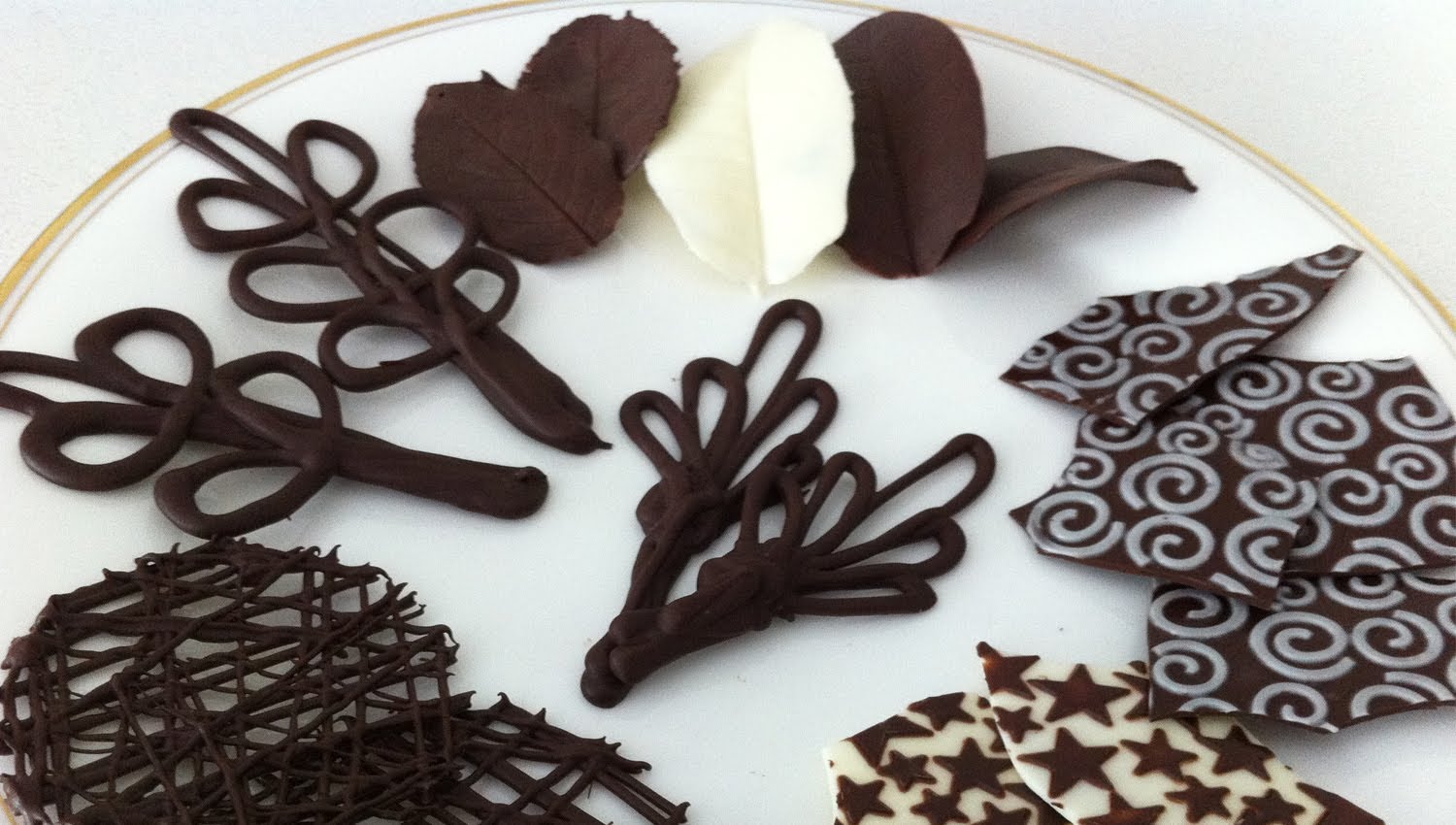 How to Make Chocolate Garnish for Cakes Decorations