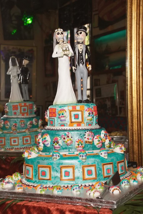 5 Photos of Groom's Cakes Show