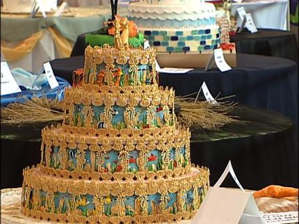 Oklahoma Sugar Arts Show Wedding Cake