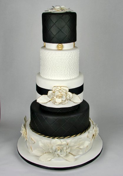 Black and White Gold Wedding Cake