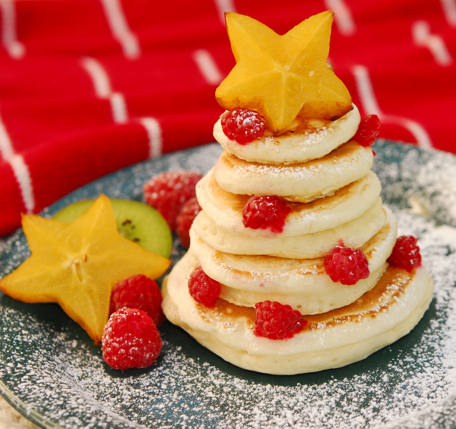 9 Photos of Pretty Christmas Pancakes