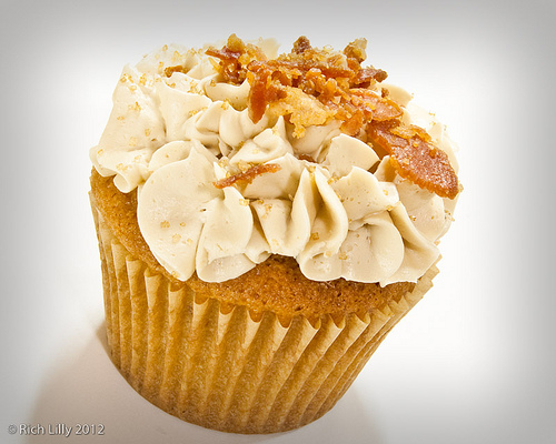 Pancake and Bacon Cupcakes with Maple Frosting