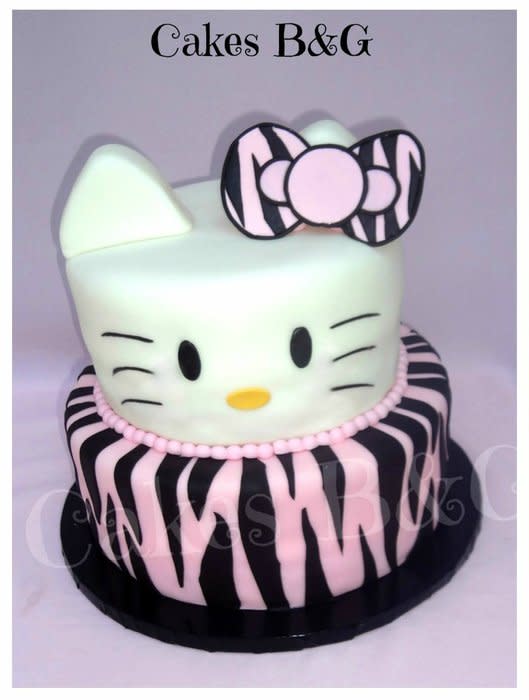 Hello Kitty Sweet 16 Cake and Cupcakes