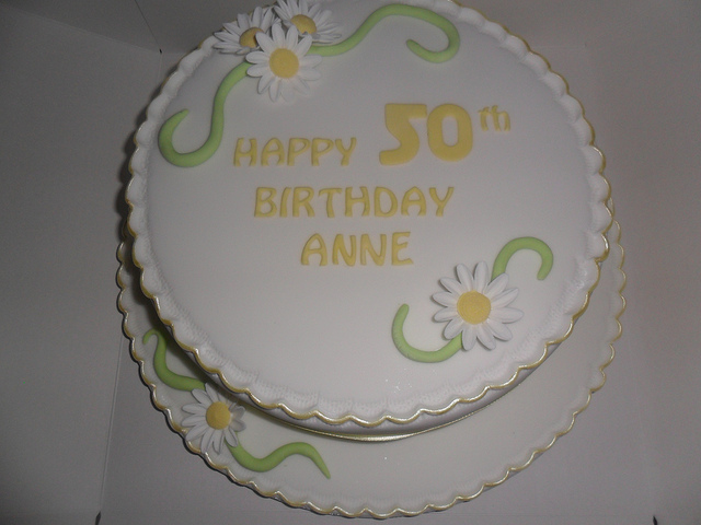 6 Photos of Yellow Daisy Birthday Cakes