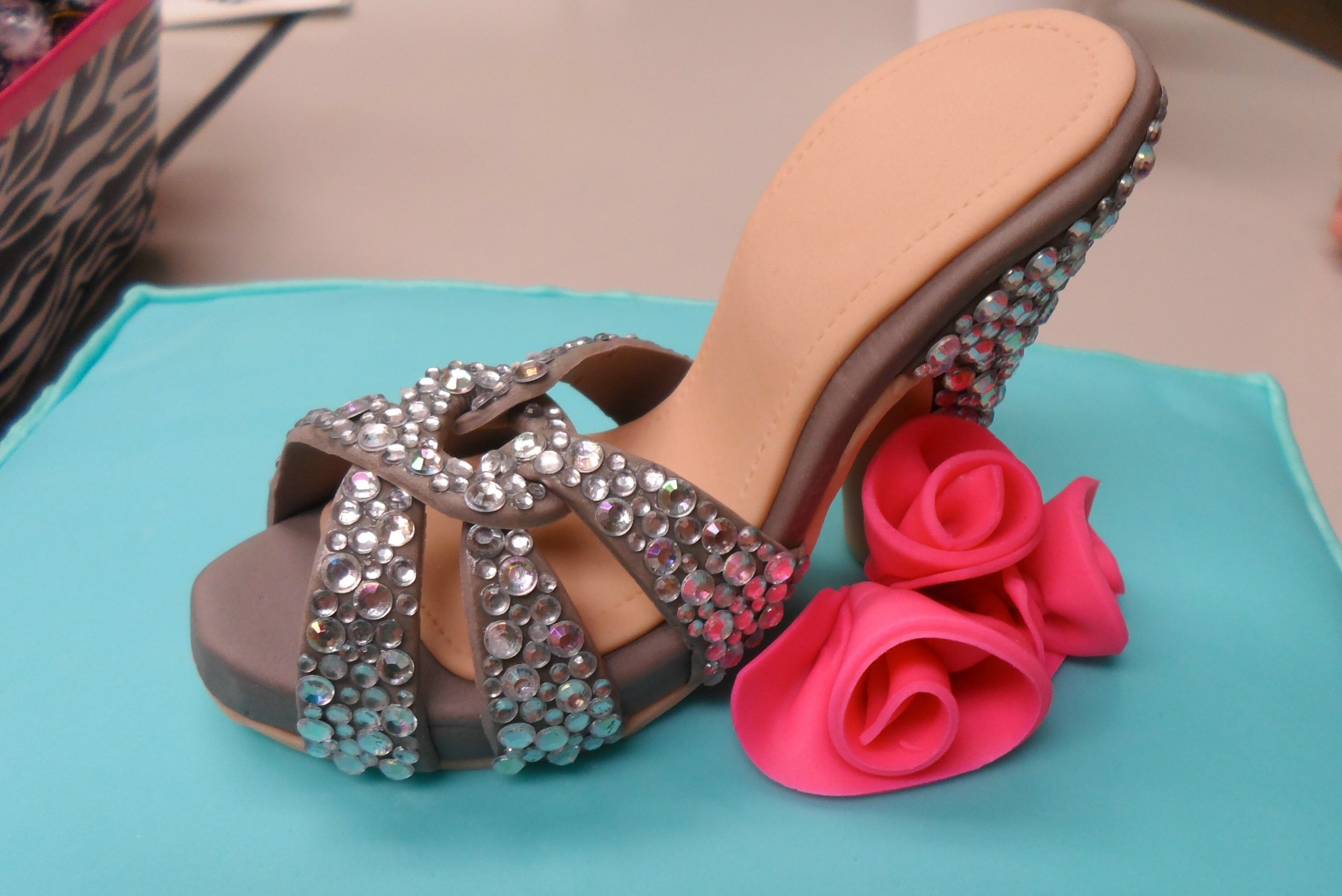 Awesome Fondant Shoe Cakes