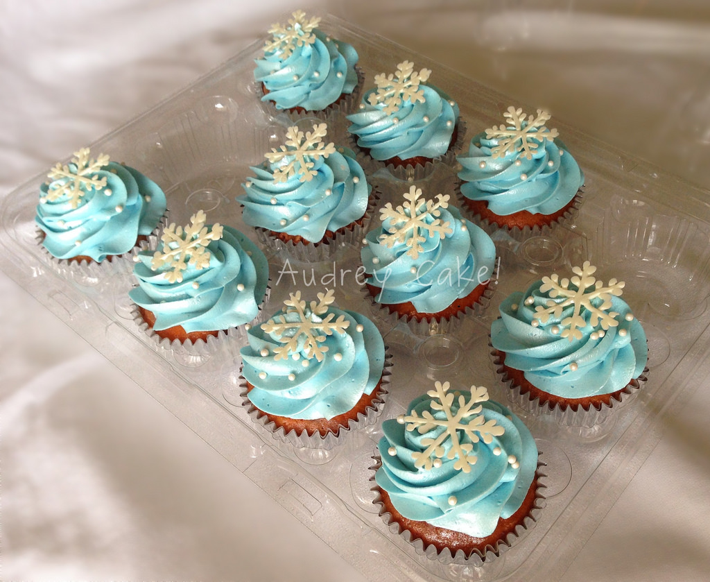 Disney Frozen Snowflake Cupcake Cake