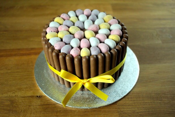 Mini Chocolate Easter Egg Cakes