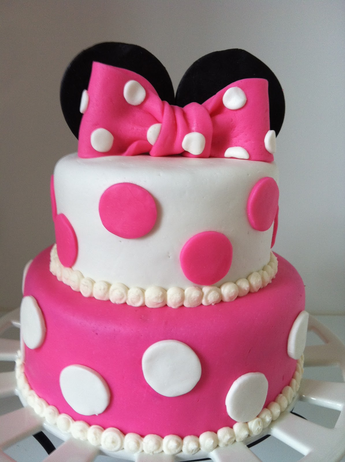 12 Photos of Pretty Minnie Mouse Birthday Cakes