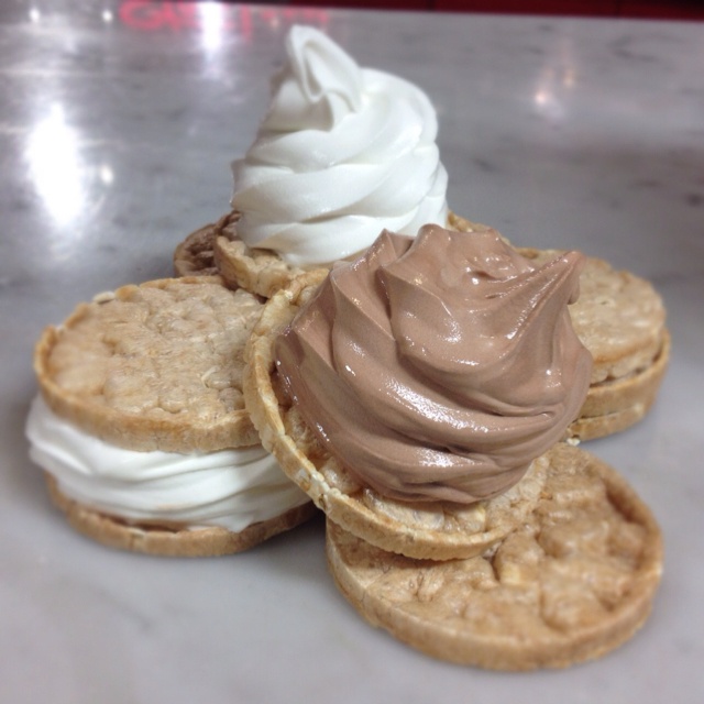 Yogurt and Rice Cake Sandwiches