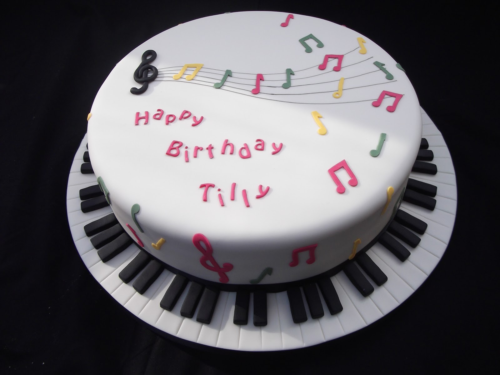 12 Photos of Music Bday Cakes