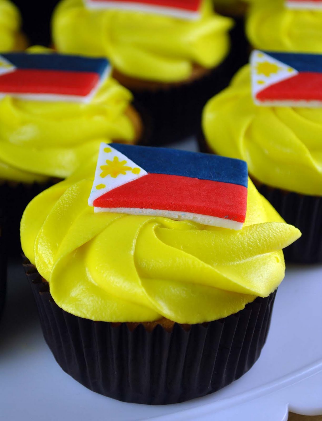 Filipino Flag Cupcakes