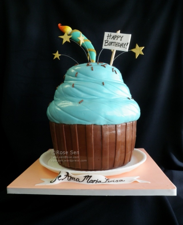 Giant Cupcake Birthday Cake