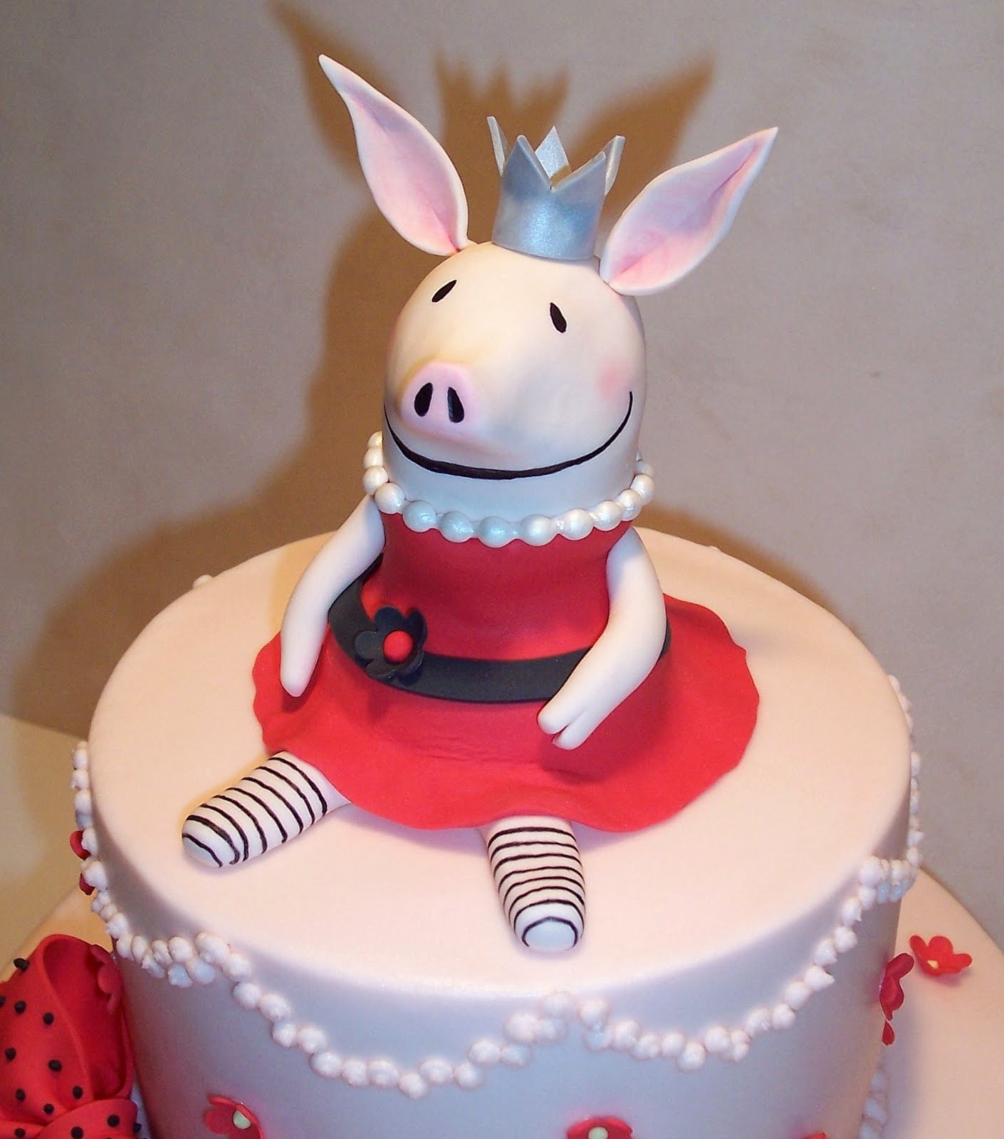 Olivia Pig Birthday Cake