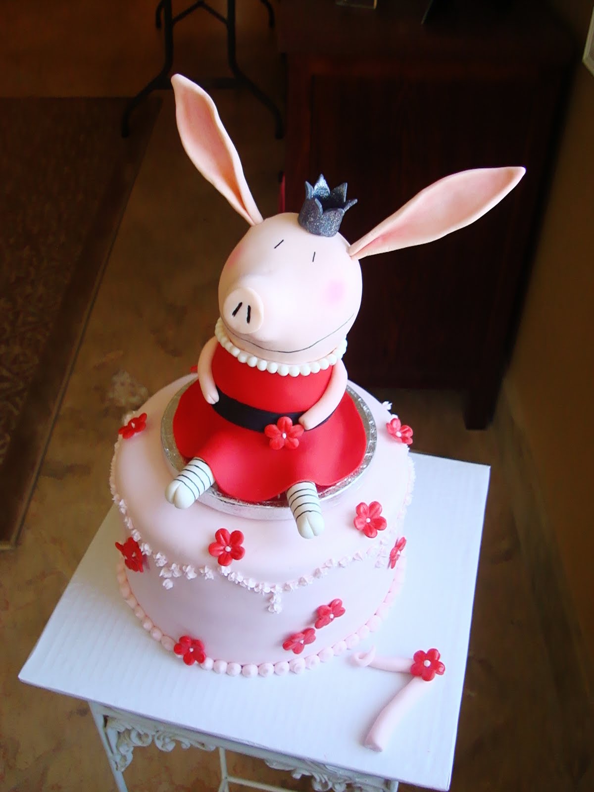 Olivia the Pig Birthday Cake