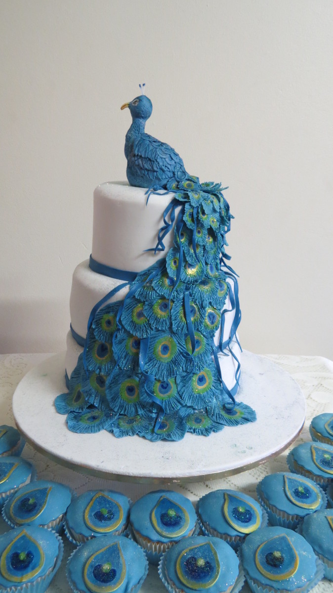 Peacock Wedding Cake with Cupcakes