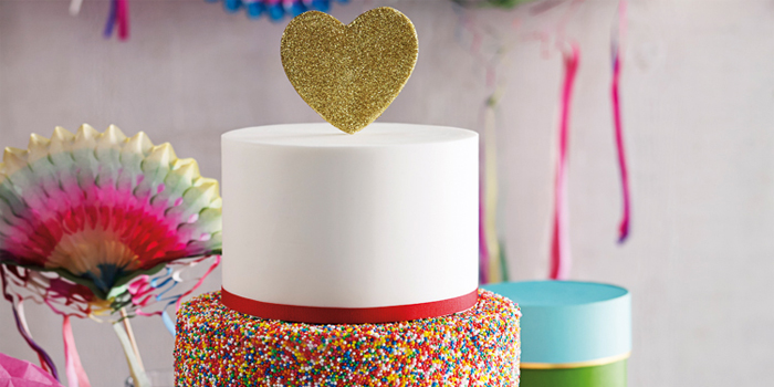 DIY Wedding Cake Decorating