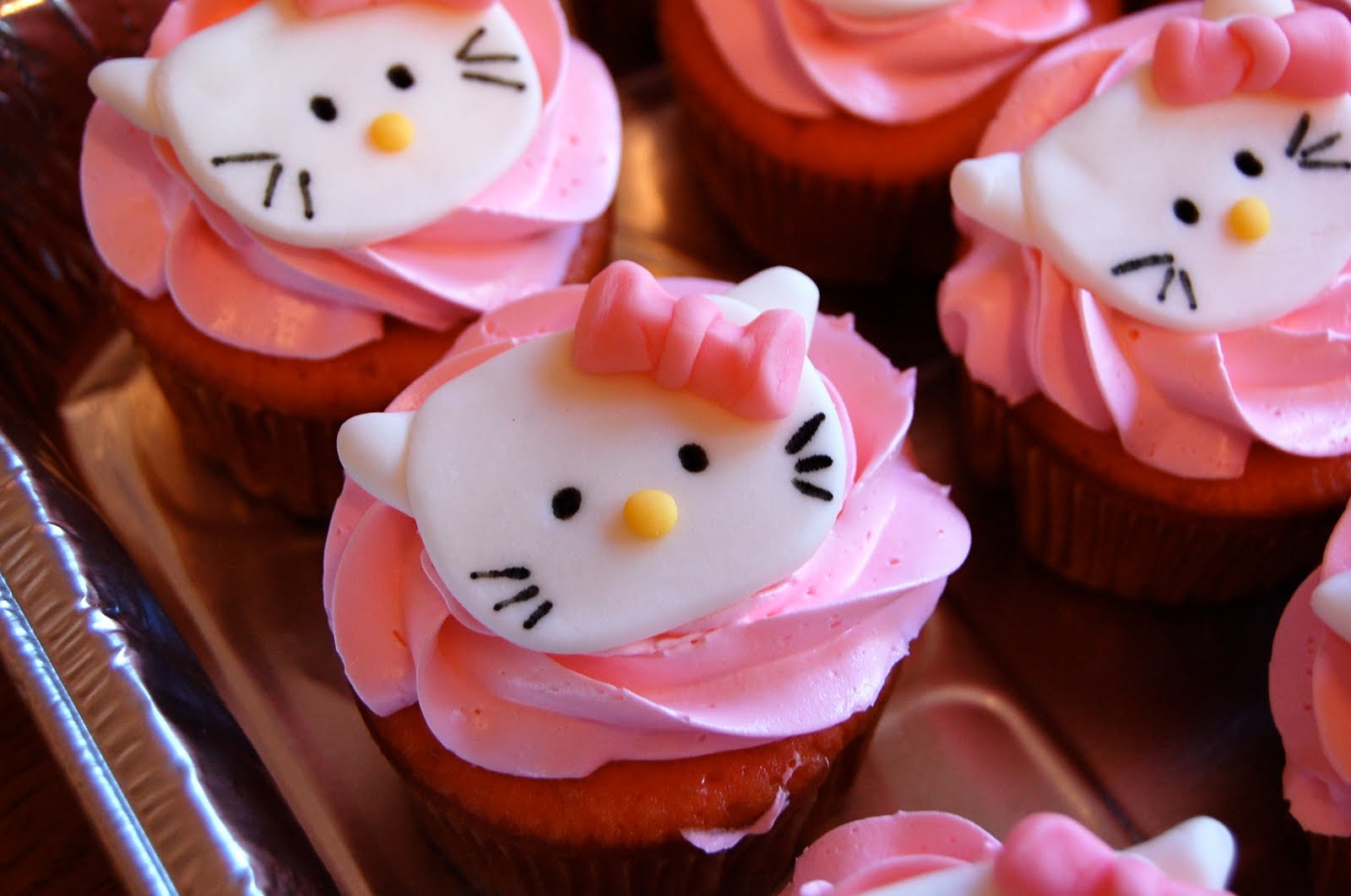 Hello Kitty Cupcakes