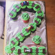 Thomas the Train Cupcake Cake Ideas