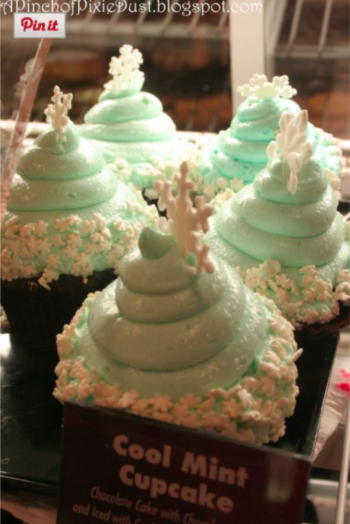 10 Photos of Christmas At Disney World Cupcakes