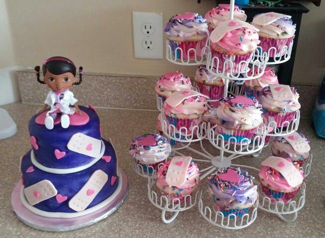 Doc McStuffins Cake and Cupcakes