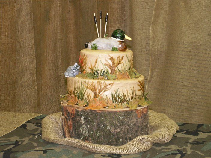 13 Photos of Hunting Grooms Wedding Cakes