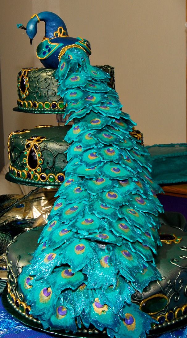 Peacock Wedding Cake Cupcakes