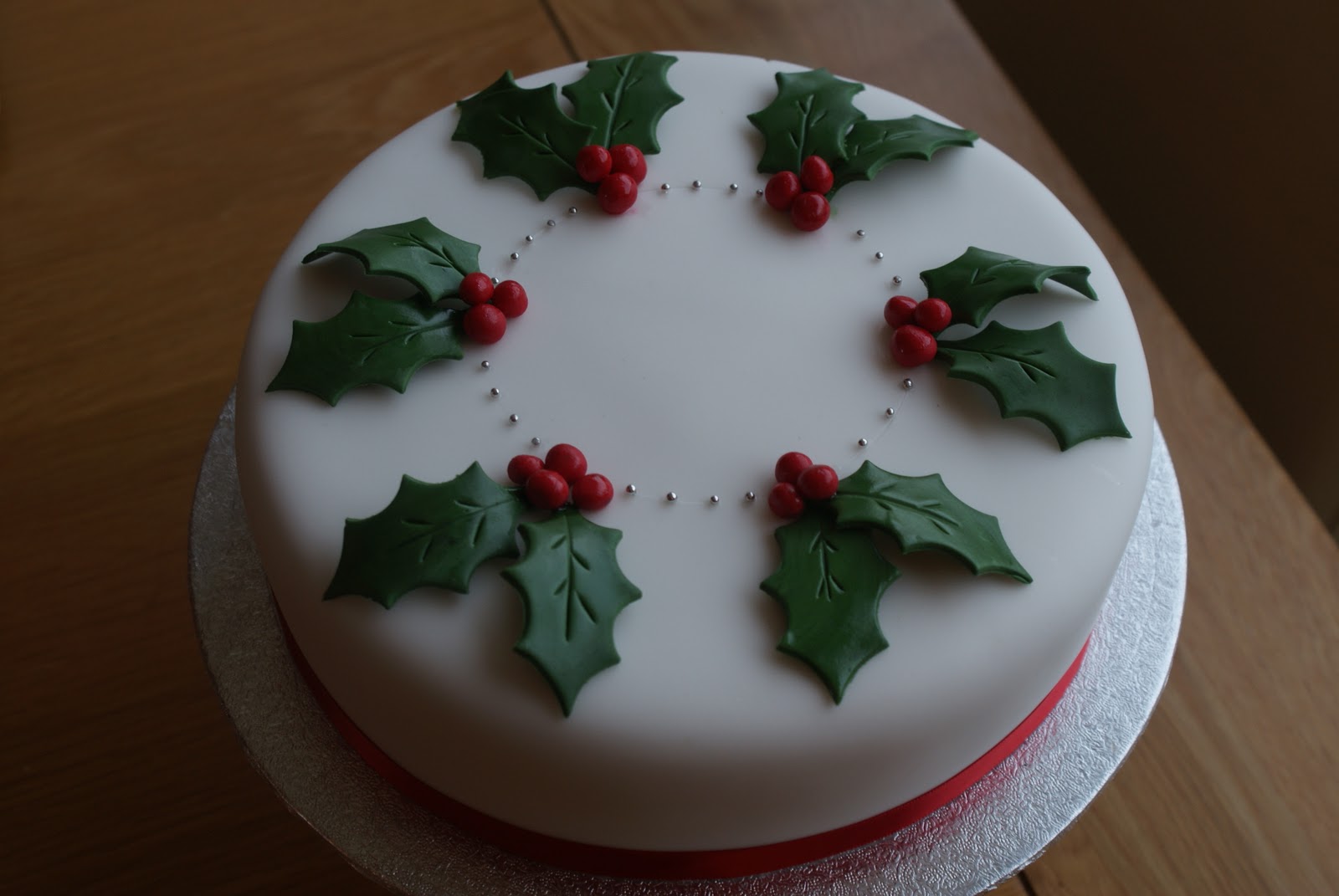 11 Photos of Green And Silver Christmas Decorated Sheet Cakes