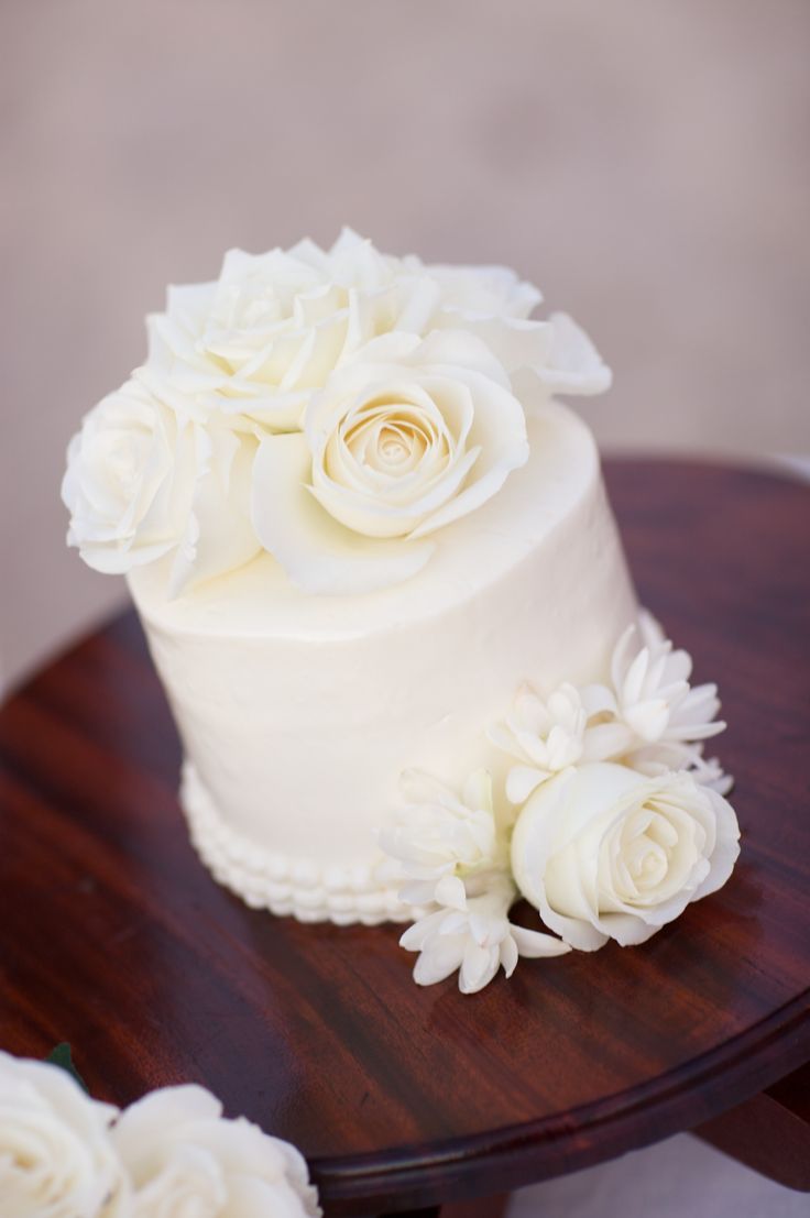 White Single Tier Wedding Cake